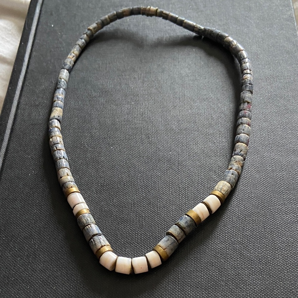 Vintage 70s 1970s Beaded bead Heishi beads Necklace blue and white natural boho